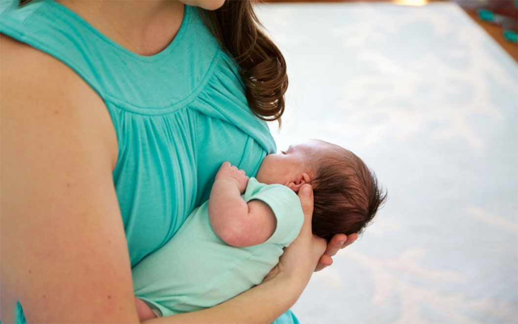 5 Best Gifts for a New Nursing Mom (She'll Actually Use)